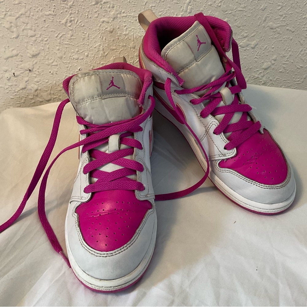 Pink jordan 1s